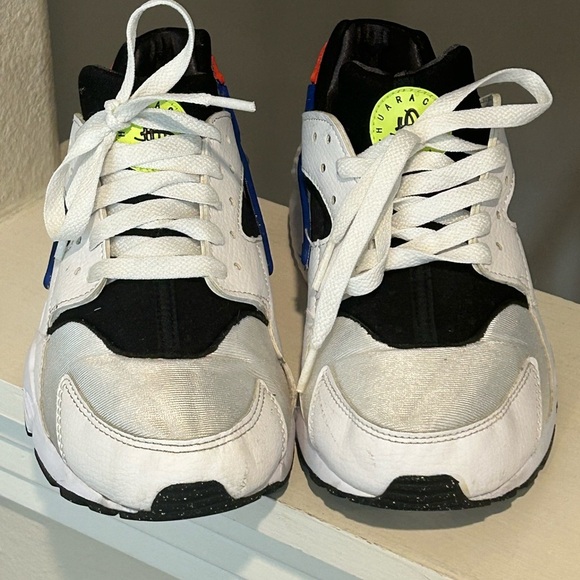 NIKE AIR HUARACHE WHITE TRAINERS SIZE 7Y LEATHER BLUE RED GYM RUN DQ0975-100 - Picture 6 of 9